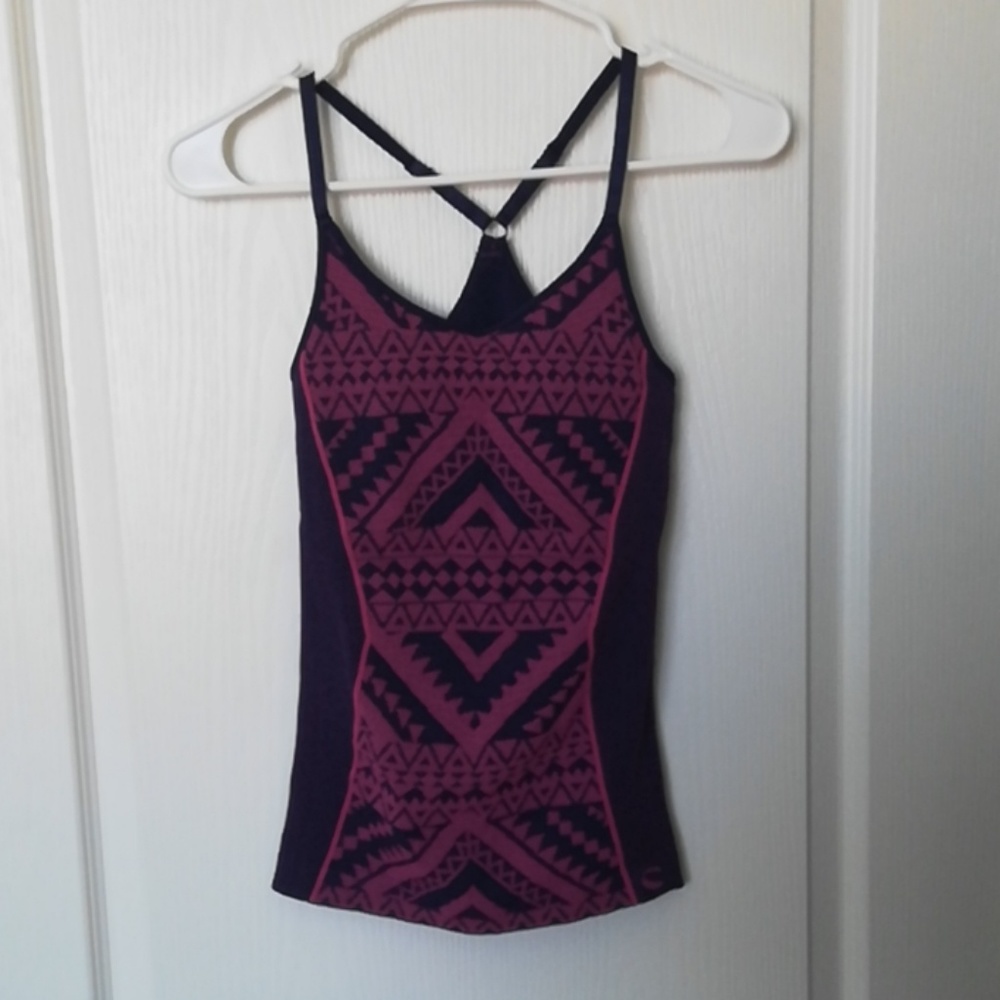 Workout top with built-in bra